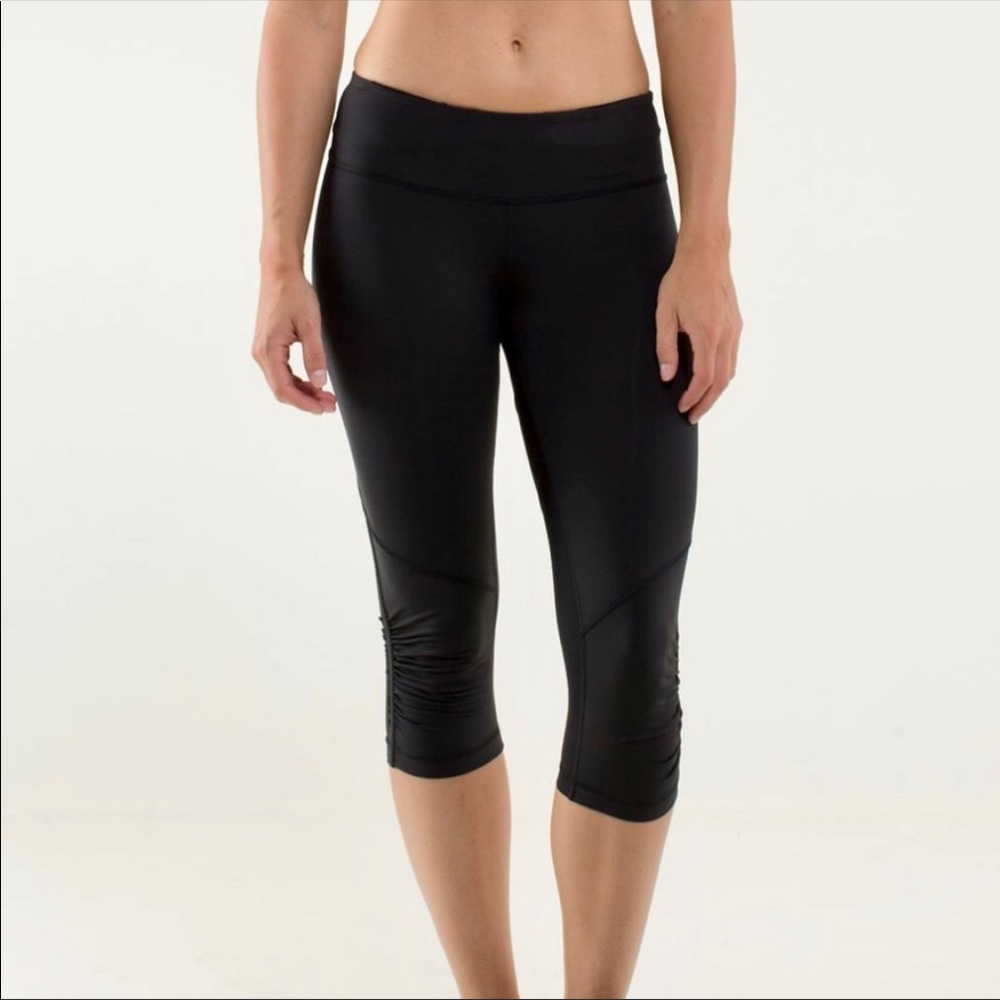 Lululemon size 8 black Crop Capris